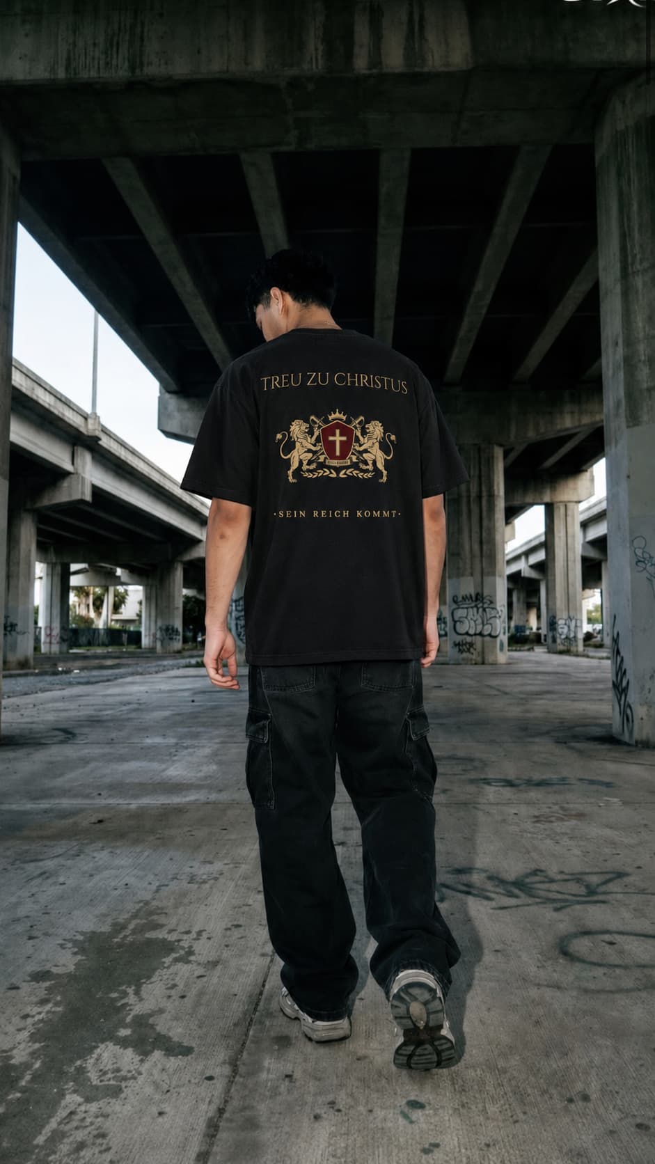TREU ZU CHRISTUS - Oversized T-Shirt