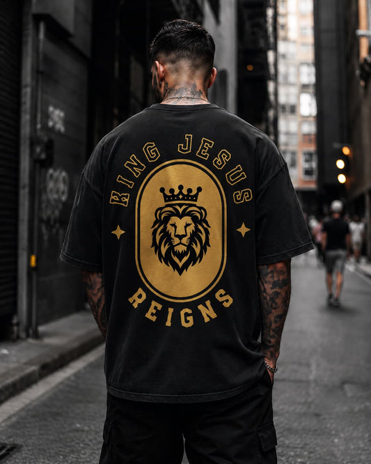 KING JESUS REIGNS - Oversized T-Shirt